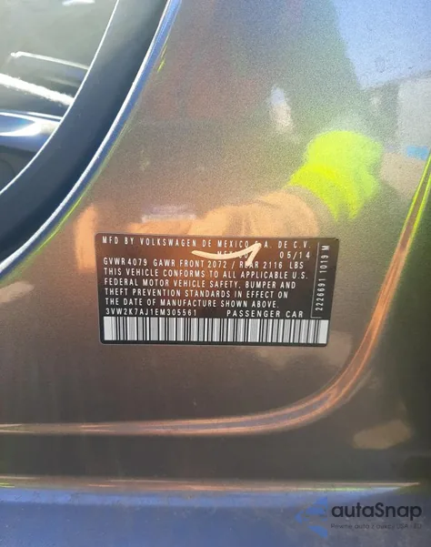 2014 Volkswagen Jetta Base z USA, uszkodzony, nr VIN 3VW2K7AJ1EM305561